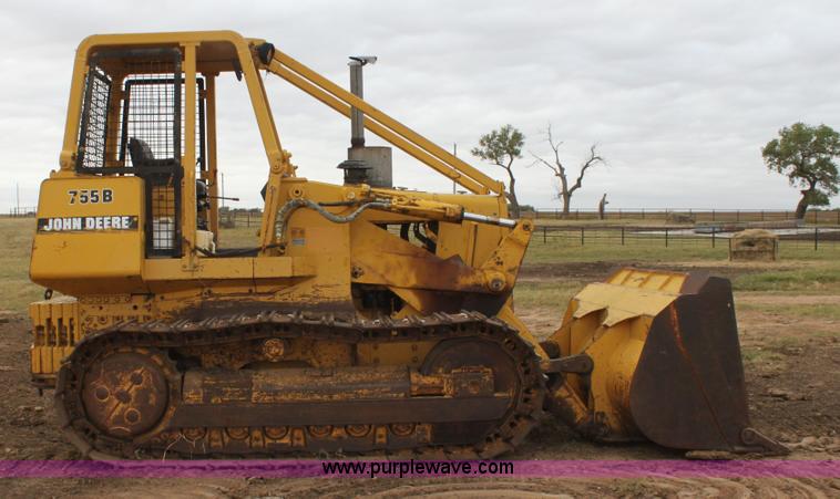image for item H8830 1995 John Deere 755A track loader