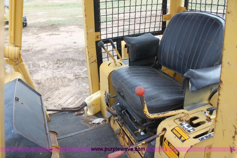 image for item H8830 1995 John Deere 755A track loader