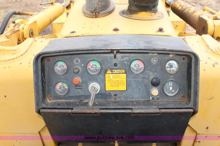 image for item H8830 1995 John Deere 755A track loader