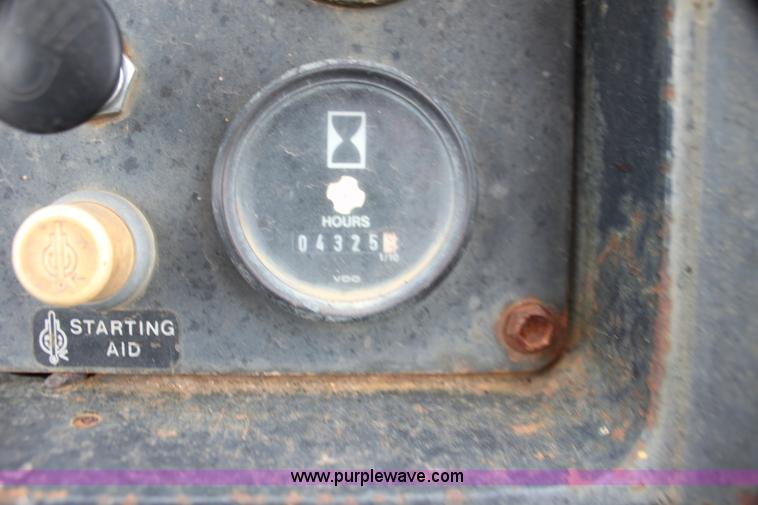 image for item H8830 1995 John Deere 755A track loader