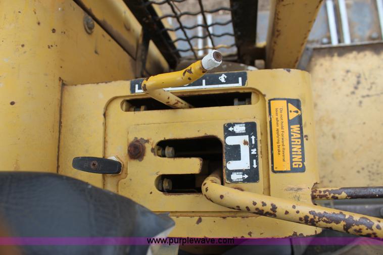 image for item H8830 1995 John Deere 755A track loader