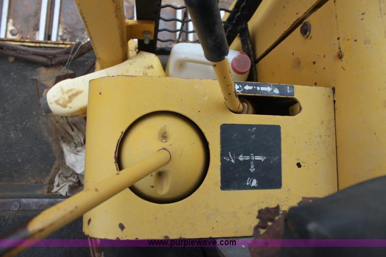 image for item H8830 1995 John Deere 755A track loader