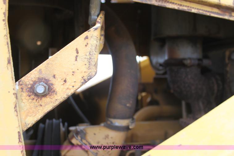 image for item H8830 1995 John Deere 755A track loader