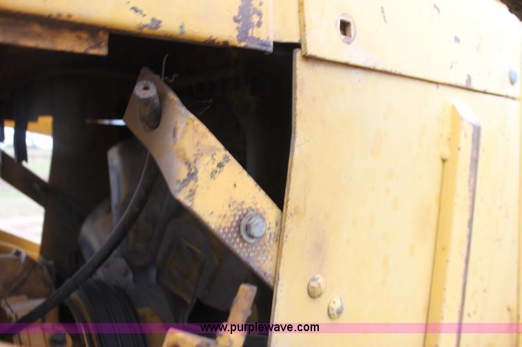 image for item H8830 1995 John Deere 755A track loader