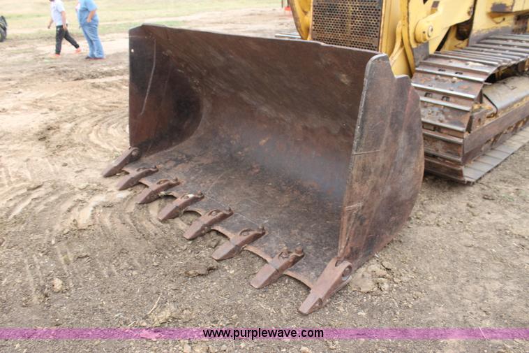 image for item H8830 1995 John Deere 755A track loader