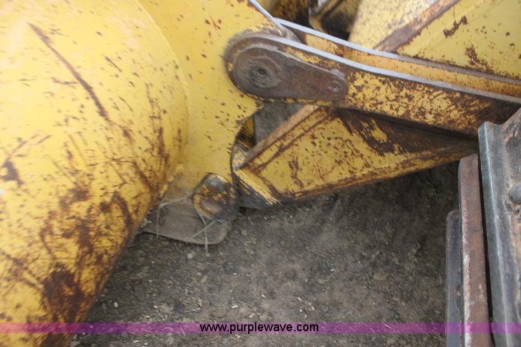 image for item H8830 1995 John Deere 755A track loader