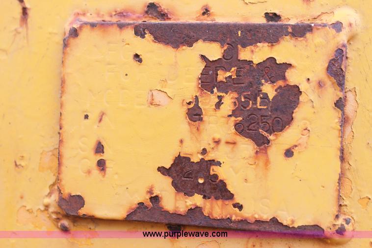 image for item H8830 1995 John Deere 755A track loader