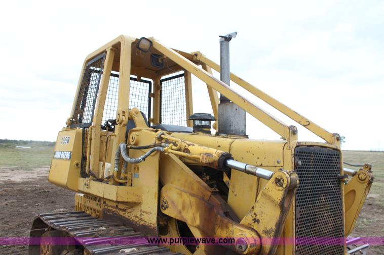 image for item H8830 1995 John Deere 755A track loader