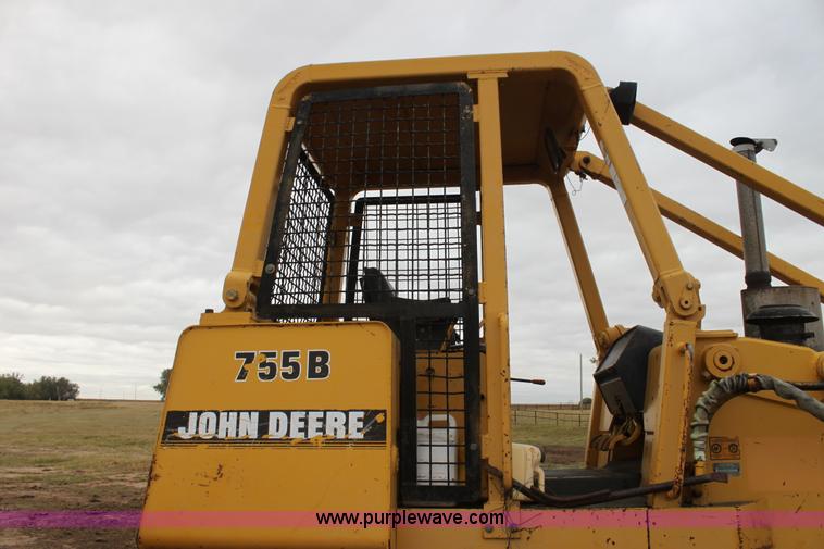 image for item H8830 1995 John Deere 755A track loader