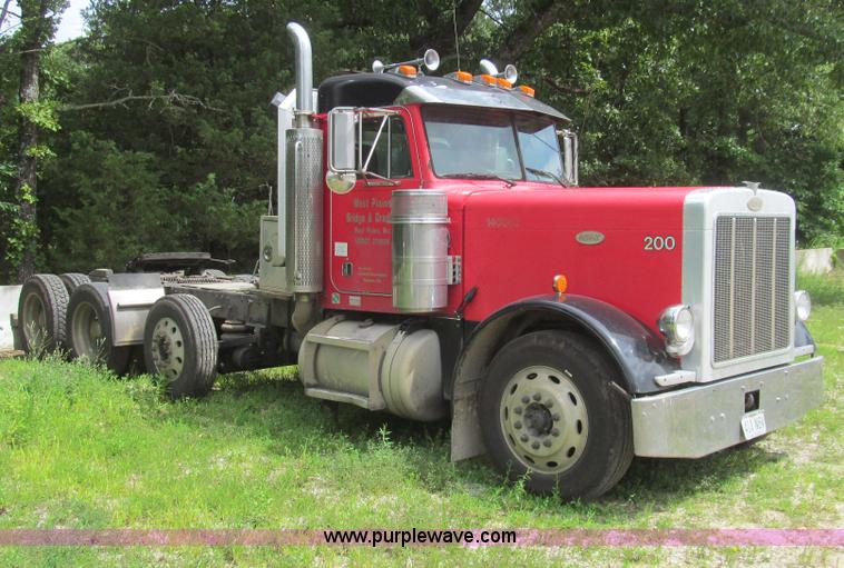 image for item H8916 1998 Peterbilt 379 semi truck
