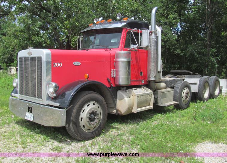 image for item H8916 1998 Peterbilt 379 semi truck