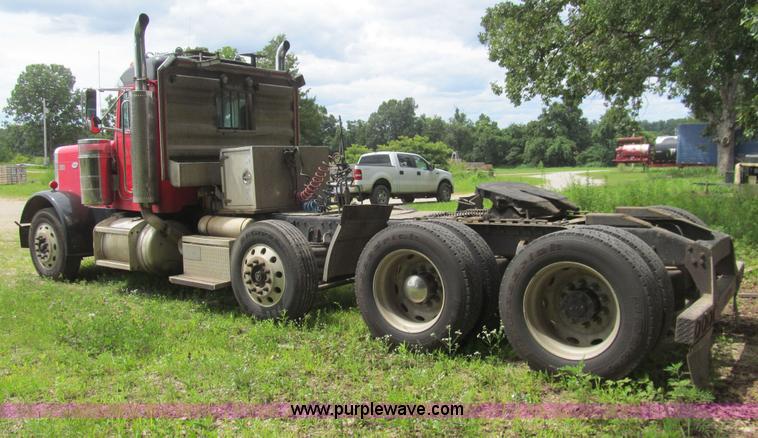 image for item H8916 1998 Peterbilt 379 semi truck