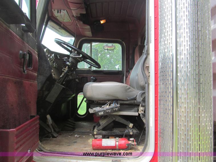 image for item H8916 1998 Peterbilt 379 semi truck