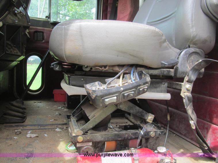 image for item H8916 1998 Peterbilt 379 semi truck