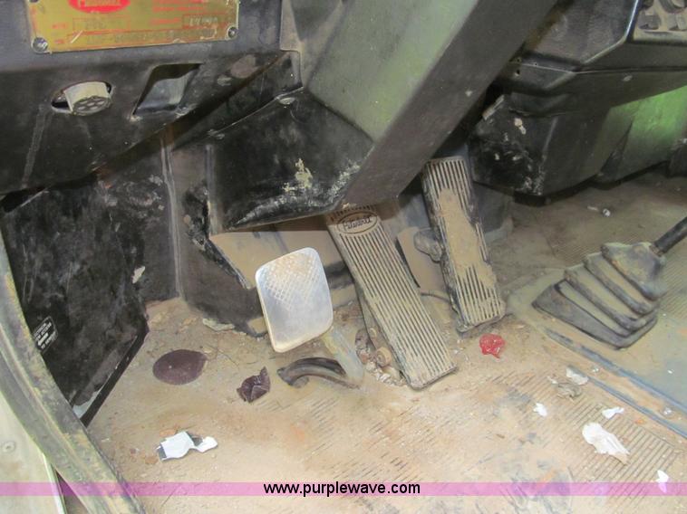 image for item H8916 1998 Peterbilt 379 semi truck