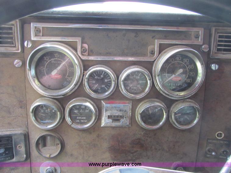 image for item H8916 1998 Peterbilt 379 semi truck