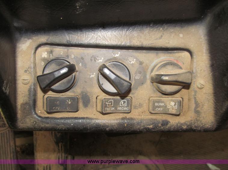 image for item H8916 1998 Peterbilt 379 semi truck