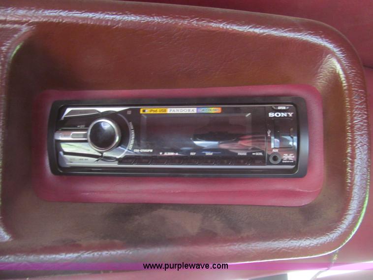 image for item H8916 1998 Peterbilt 379 semi truck