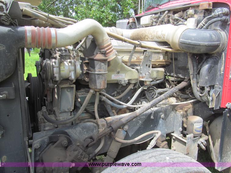 image for item H8916 1998 Peterbilt 379 semi truck