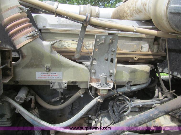 image for item H8916 1998 Peterbilt 379 semi truck