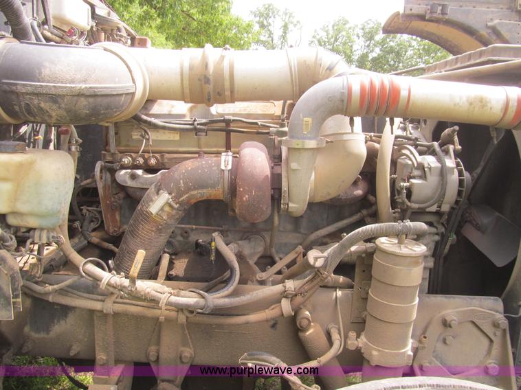 image for item H8916 1998 Peterbilt 379 semi truck