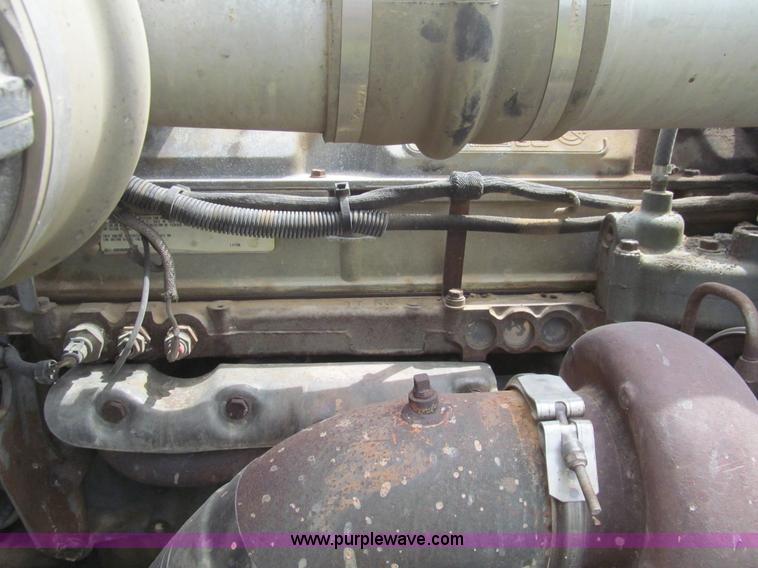 image for item H8916 1998 Peterbilt 379 semi truck