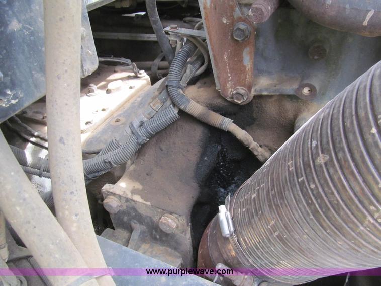 image for item H8916 1998 Peterbilt 379 semi truck