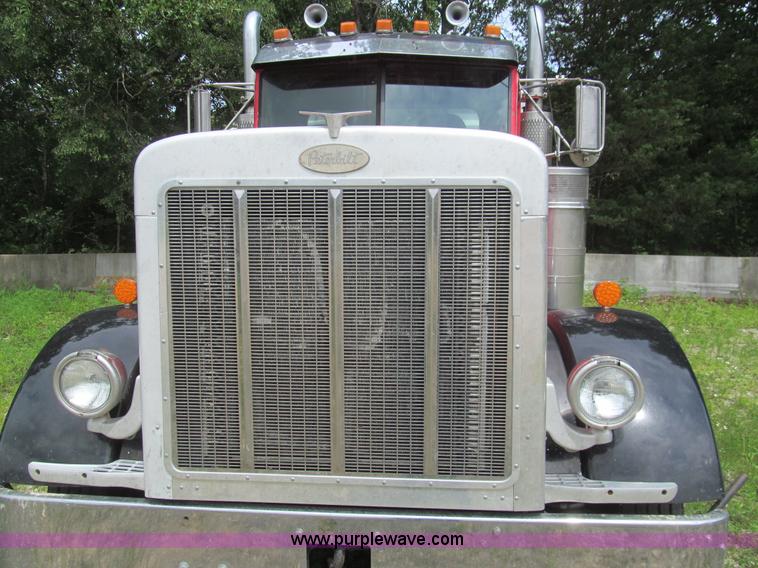 image for item H8916 1998 Peterbilt 379 semi truck