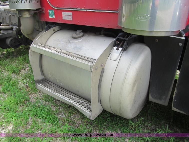 image for item H8916 1998 Peterbilt 379 semi truck