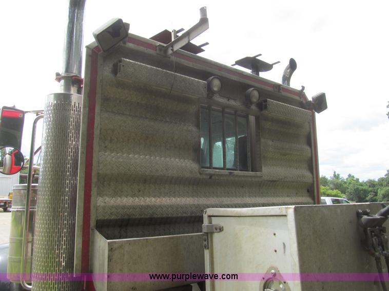 image for item H8916 1998 Peterbilt 379 semi truck