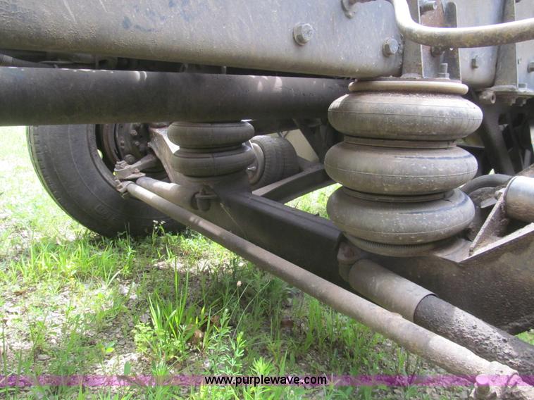 image for item H8916 1998 Peterbilt 379 semi truck