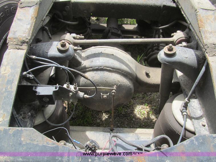 image for item H8916 1998 Peterbilt 379 semi truck