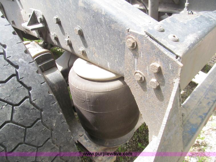 image for item H8916 1998 Peterbilt 379 semi truck