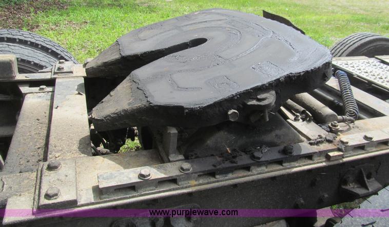 image for item H8916 1998 Peterbilt 379 semi truck