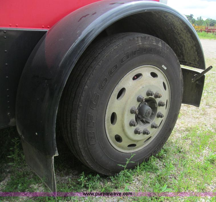 image for item H8916 1998 Peterbilt 379 semi truck