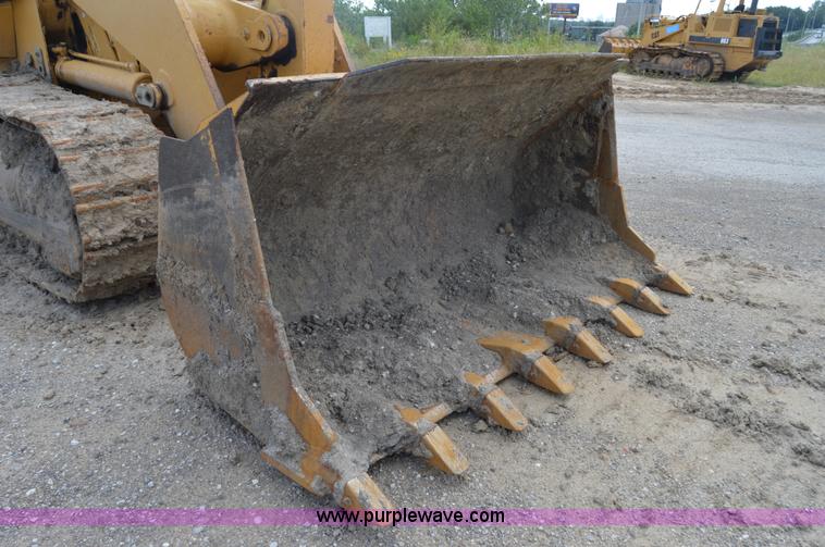 image for item I2987 1999 Caterpillar 963C track loader