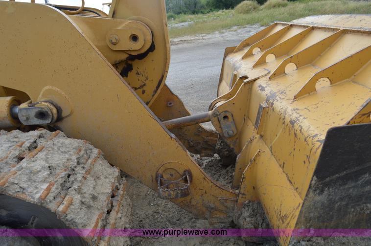 image for item I2987 1999 Caterpillar 963C track loader
