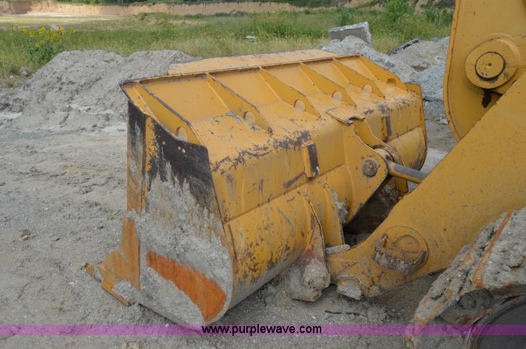 image for item I2987 1999 Caterpillar 963C track loader