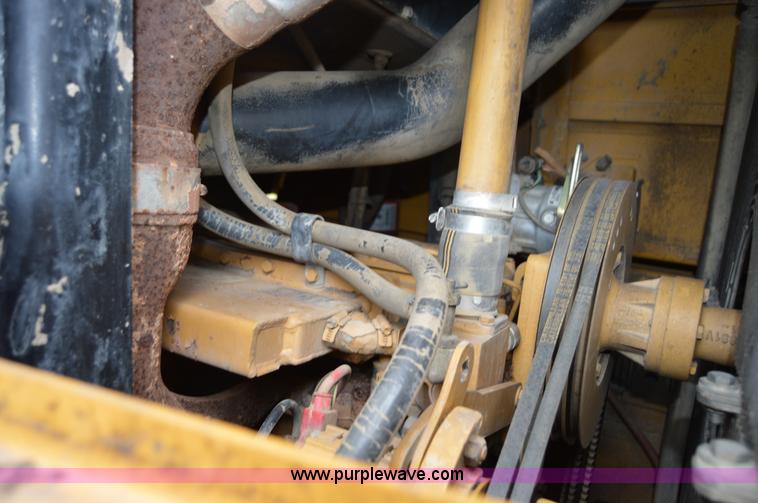 image for item I2987 1999 Caterpillar 963C track loader