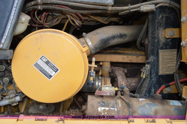 image for item I2987 1999 Caterpillar 963C track loader