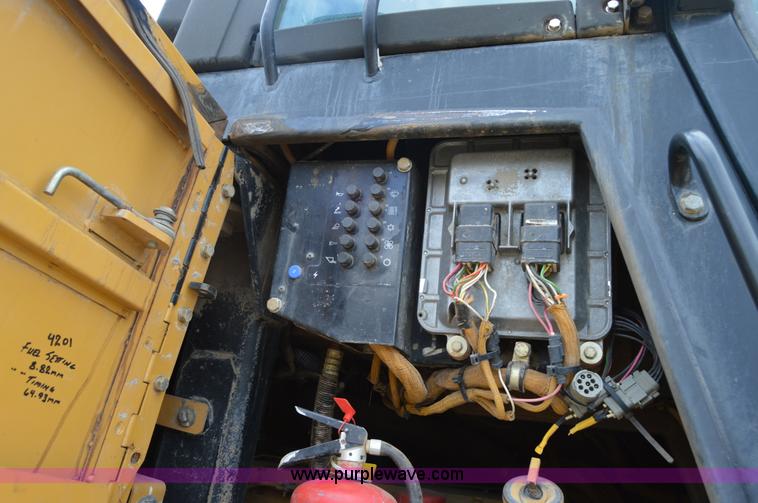 image for item I2987 1999 Caterpillar 963C track loader