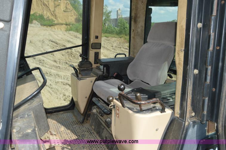 image for item I2987 1999 Caterpillar 963C track loader