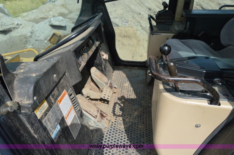 image for item I2987 1999 Caterpillar 963C track loader