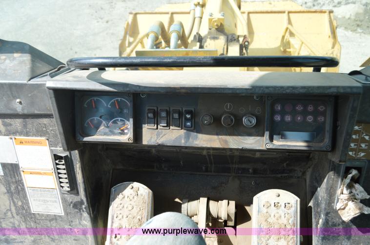 image for item I2987 1999 Caterpillar 963C track loader