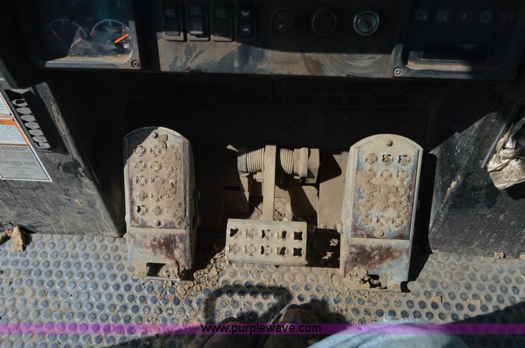 image for item I2987 1999 Caterpillar 963C track loader