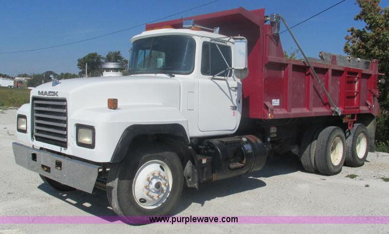 image for item I3211 1997 Mack RD688S dump truck