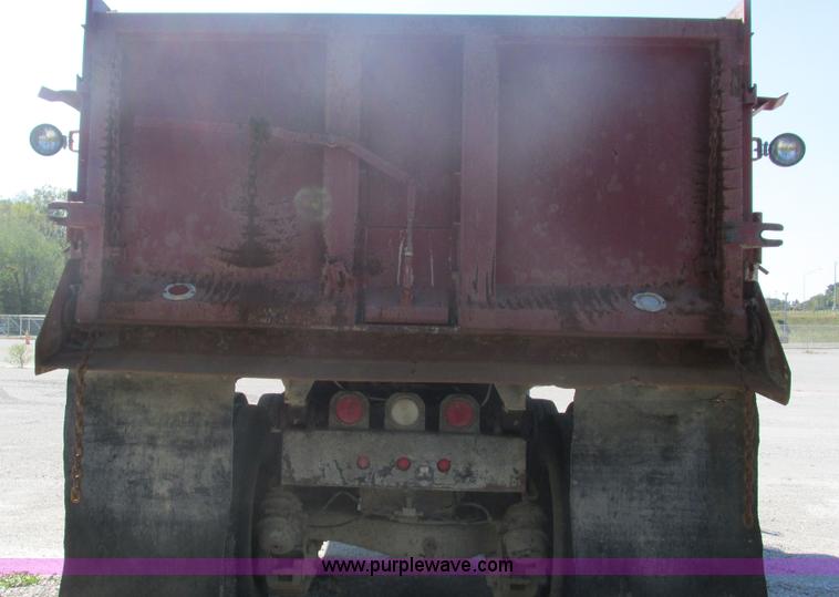image for item I3211 1997 Mack RD688S dump truck