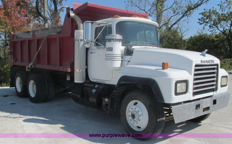 image for item I3211 1997 Mack RD688S dump truck