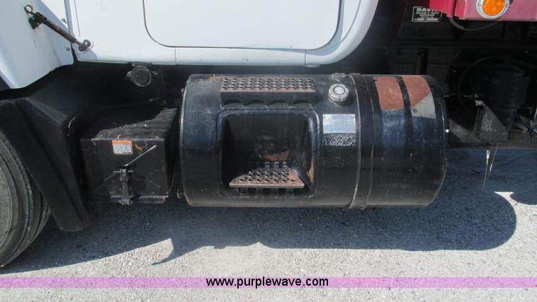 image for item I3211 1997 Mack RD688S dump truck