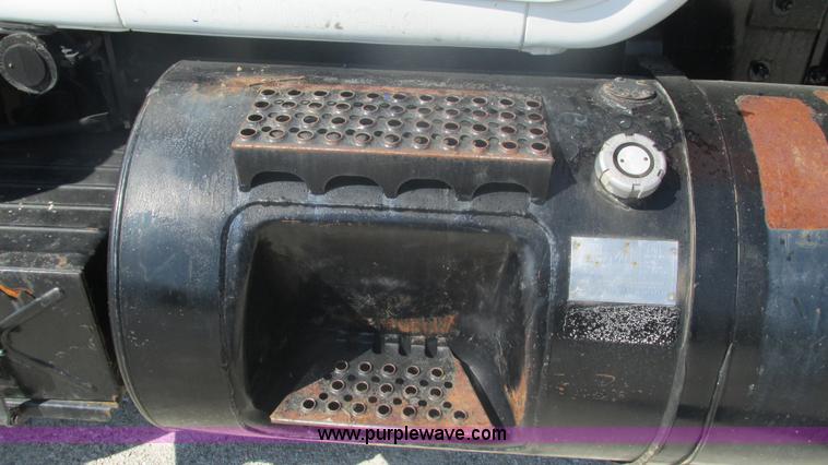 image for item I3211 1997 Mack RD688S dump truck